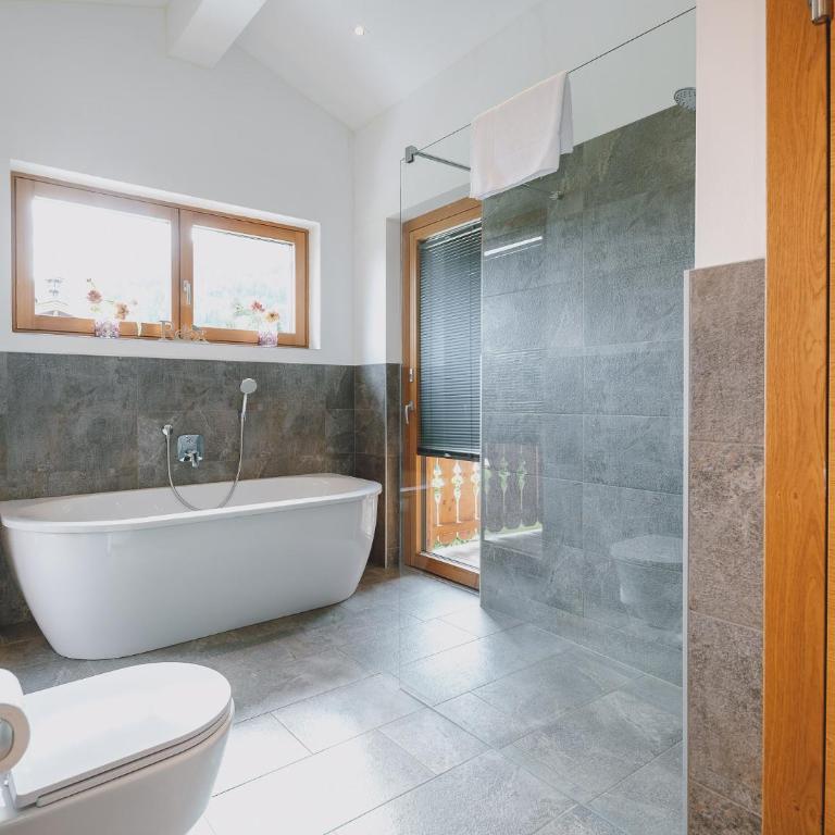 First IN Mountain Chalets by we rent - Superior Chalet - 12
