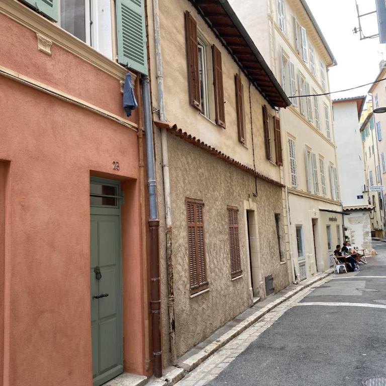 Le Guillaumont - Amazing 2-bedroom in the Old Town -StayInAntibes - Two-Bedroom Apartment - 25
