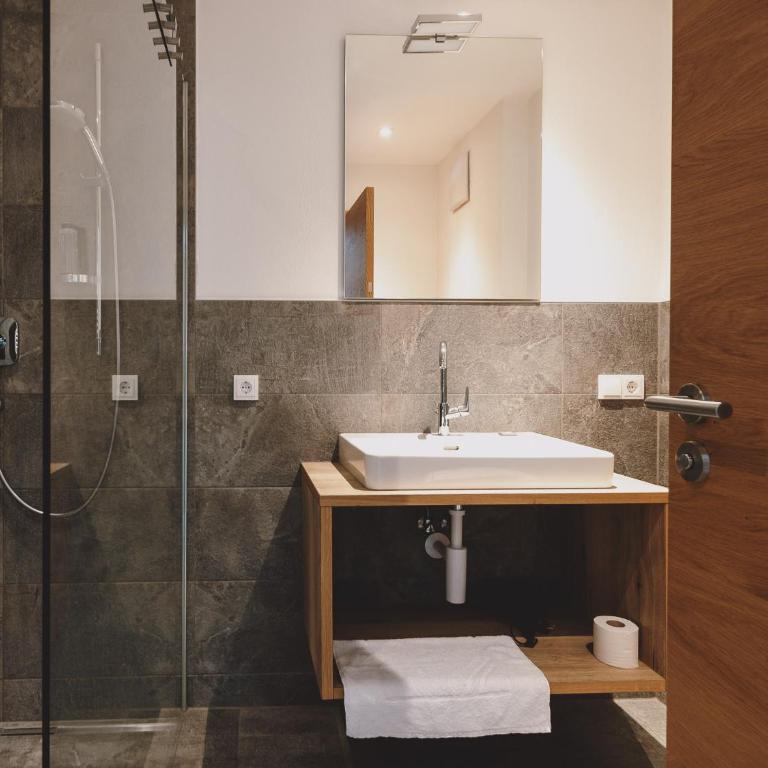 First IN Mountain Chalets by we rent - Superior Chalet - 4