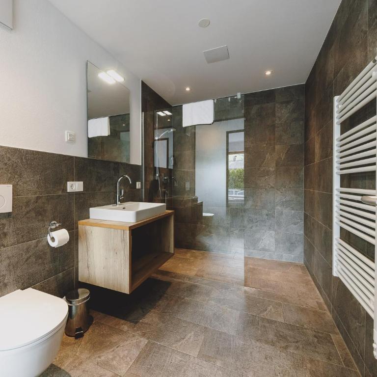 First IN Mountain Chalets by we rent - Superior Chalet - 8