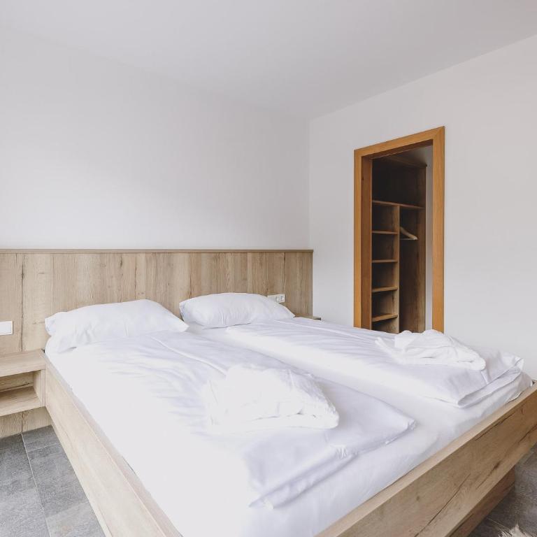 First IN Mountain Chalets by we rent - Superior Chalet - 12
