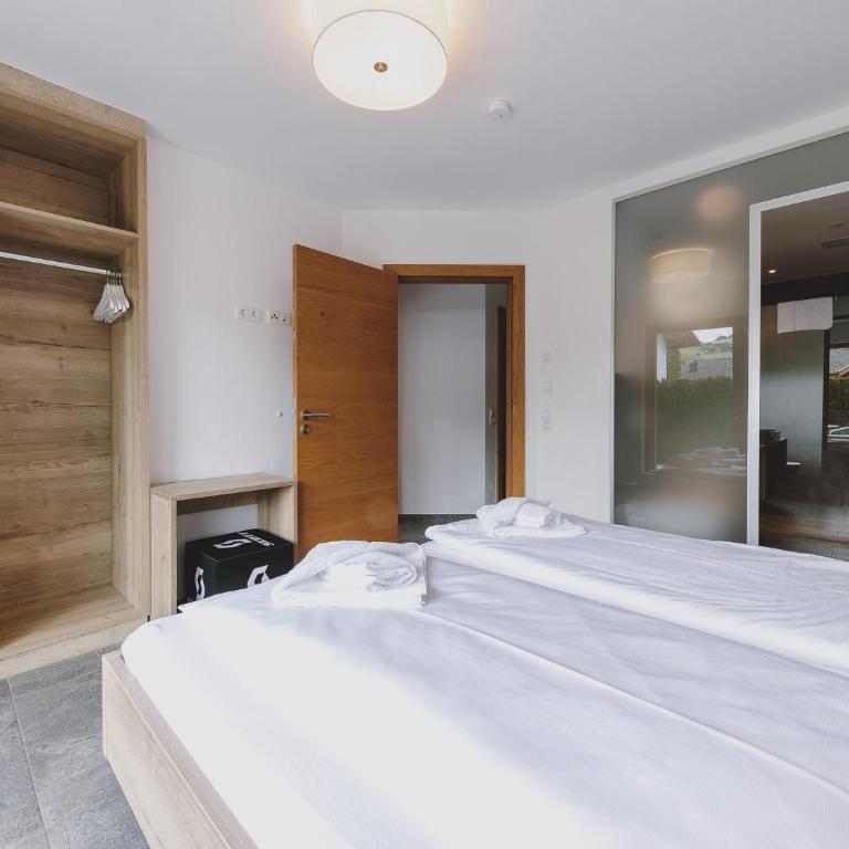 First IN Mountain Chalets by we rent - Superior Chalet - 16