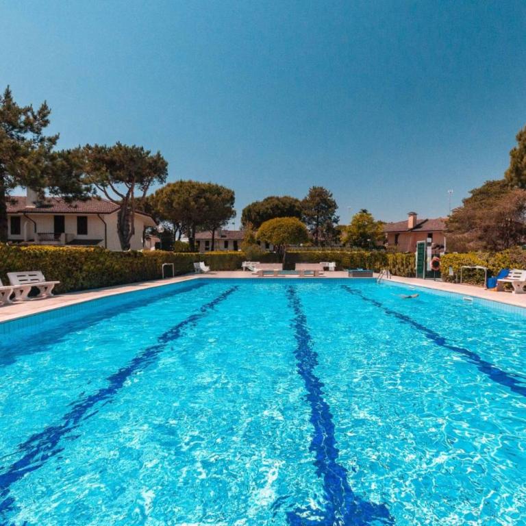Terraced house with pool and garden - Villa - 3
