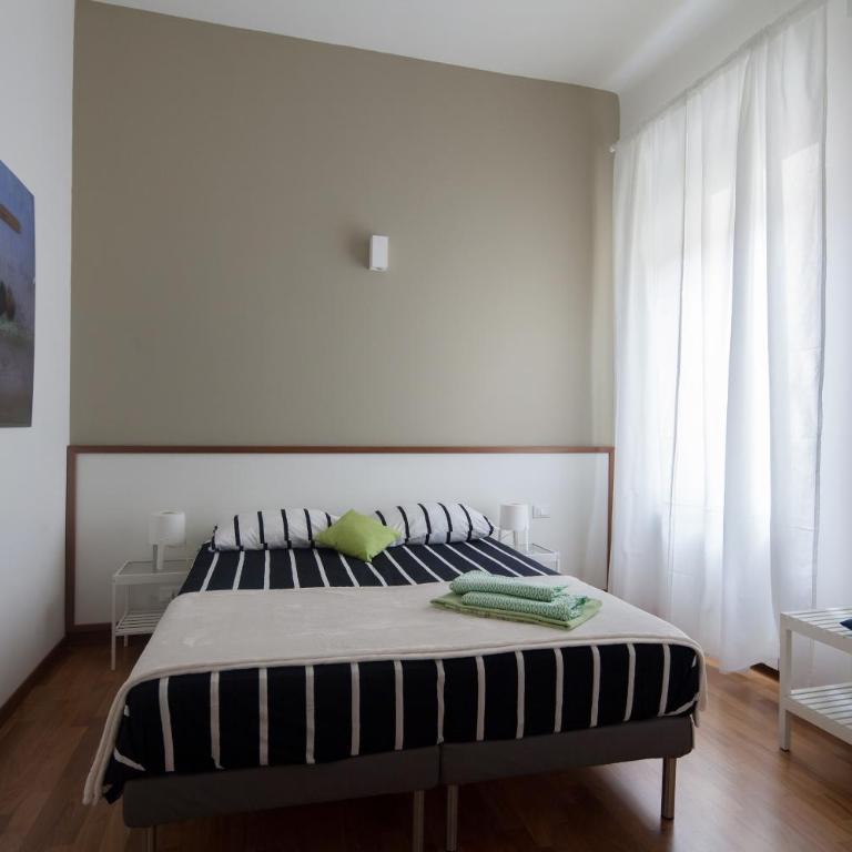 cV5 - La Spezia city center - Wide modern apartment walking distance to the station to Cinque Terre and 5 mins walk to the city center - Big terrace on the roofs - Two-Bedroom Apartment - 3