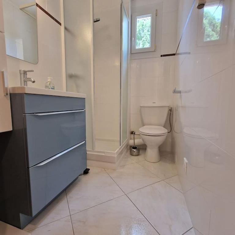 T2 neuf, parking privé,accès mer - Appartement 1 Chambre - 13