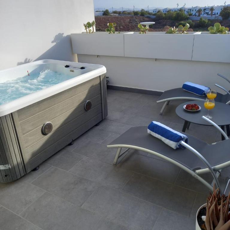 Nunoli Duplex Luxury Playa Blanca - Three-Bedroom House - 28