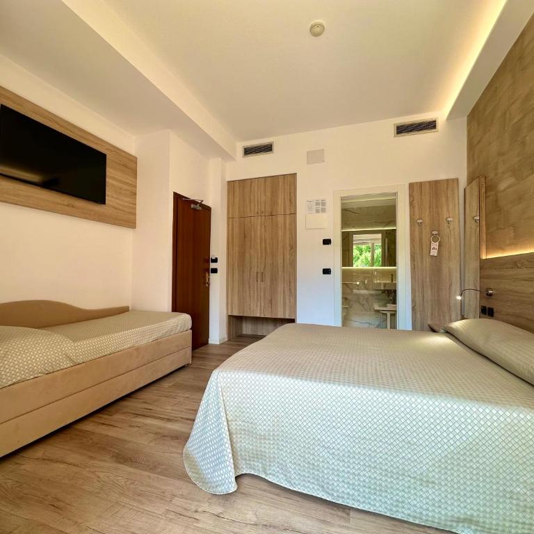 Hotel Beau Rivage Pineta - Camera Tripla Executive - 1