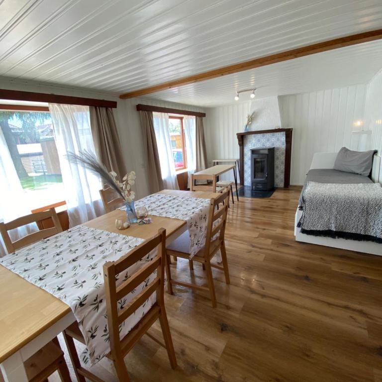 Cozy 2-Bedroom Bungalow - Two-Bedroom House - 17