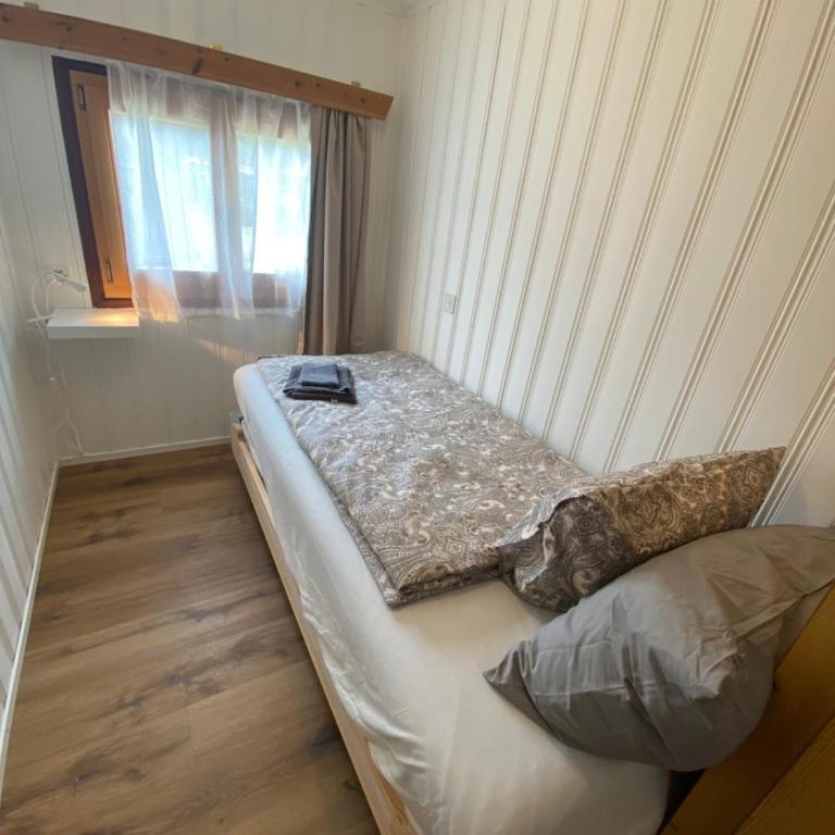 Cozy 2-Bedroom Bungalow - Two-Bedroom House - 10