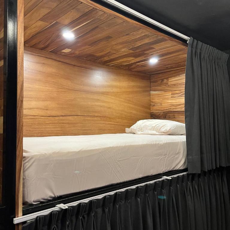 Homestal California Hostal en Tlaquepaque - Bed in 6-Bed Mixed Dormitory Room - 5