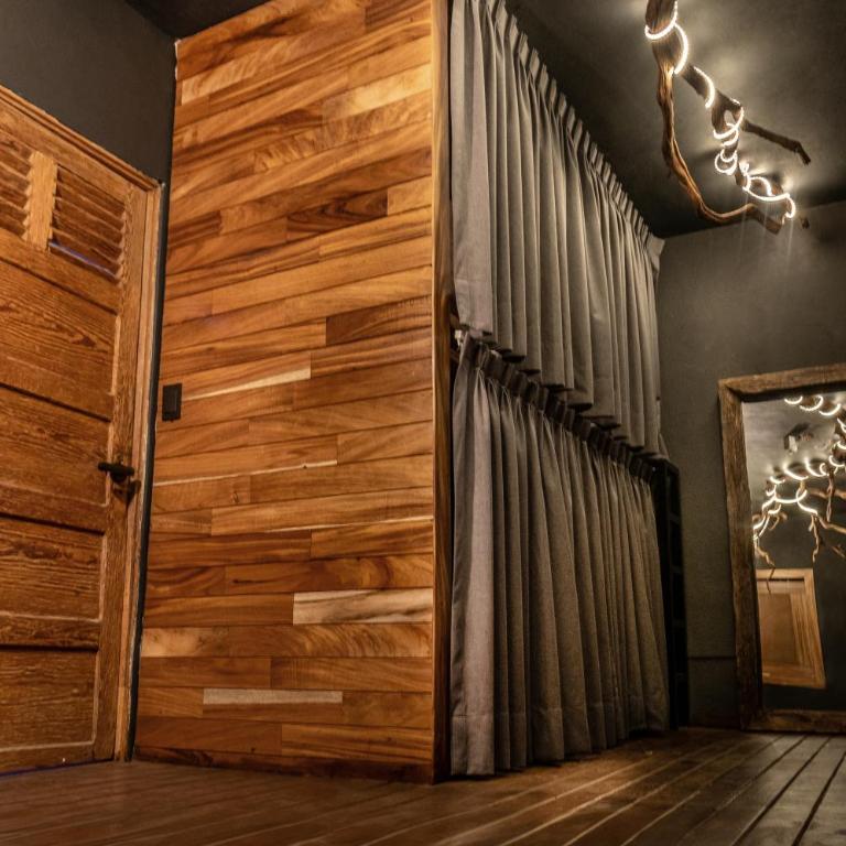 Homestal California Hostal en Tlaquepaque - Bed in 6-Bed Mixed Dormitory Room - 11