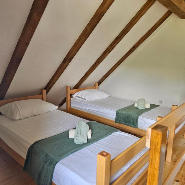 Seosko domaćinstvo Bajbut - Four-Bedroom House - 11