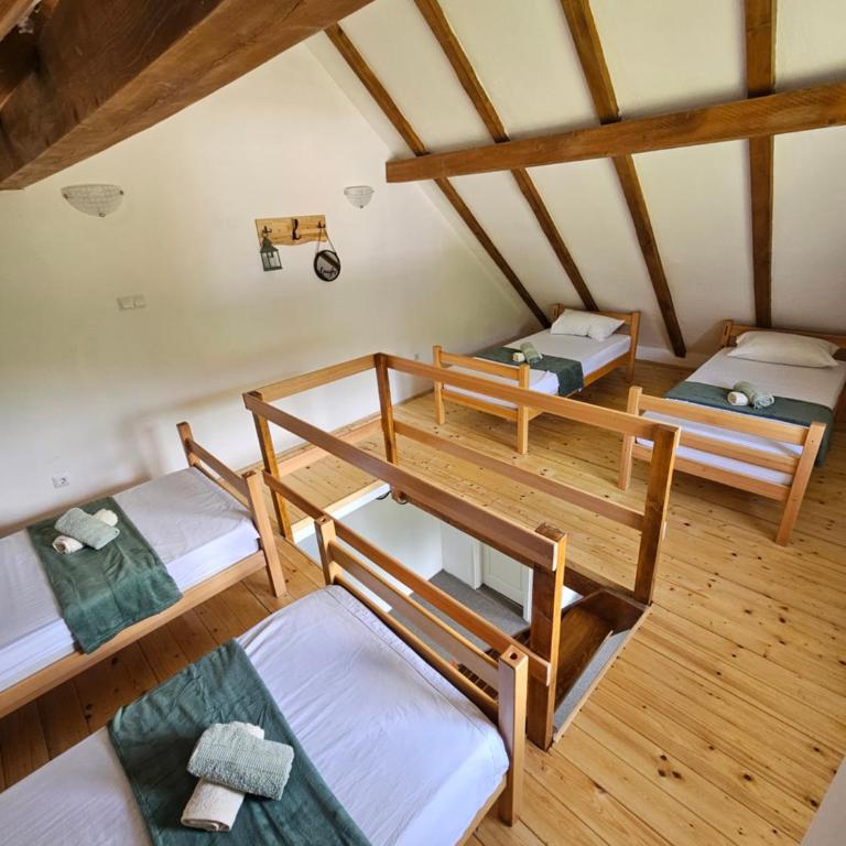 Seosko domaćinstvo Bajbut - Four-Bedroom House - 13