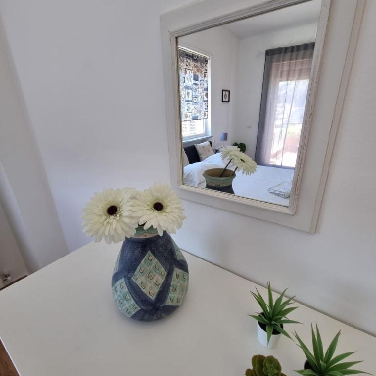 CITY HOUSE & FREE PARKING by Perry-Holiday moderno, panoramico e comodo fino a 6 ospiti - Apartment with Terrace - 2