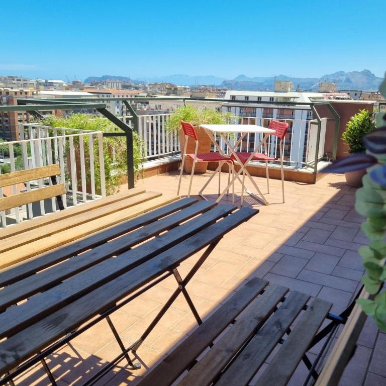 CITY HOUSE & FREE PARKING by Perry-Holiday moderno, panoramico e comodo fino a 6 ospiti - Apartment with Terrace - 9