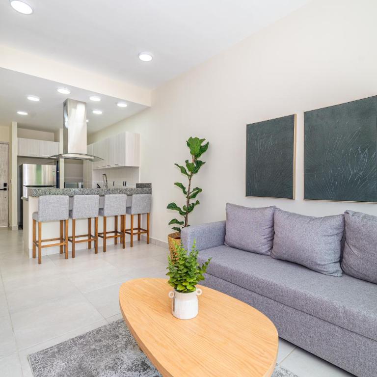 2 BD Suite with Balcony Gym Rooftop Pool Hot Tub - Apartment - 5