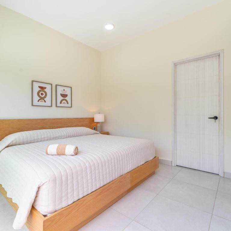 2 BD Suite with Balcony Gym Rooftop Pool Hot Tub - Apartment - 10