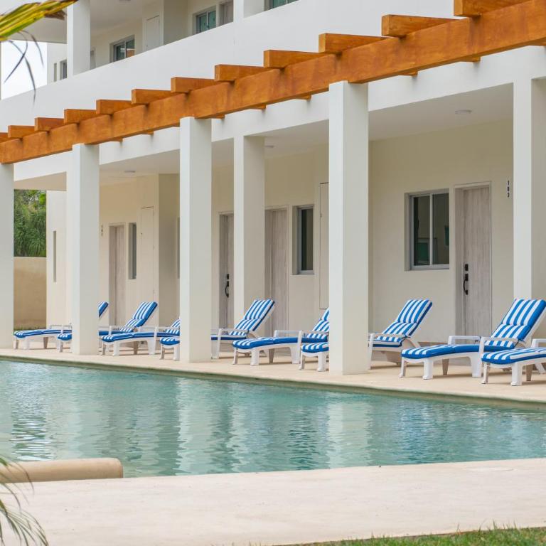 2 BD Suite with Balcony Gym Rooftop Pool Hot Tub - Apartment - 20
