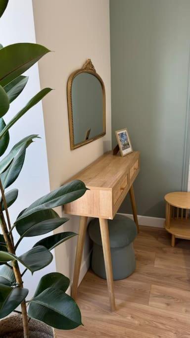 Le Repaire Elégant - Two-Bedroom Apartment - 13