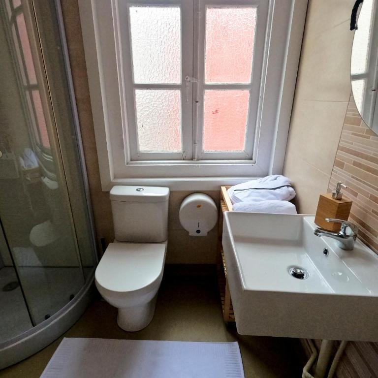 W14 Hostales - Habitación Doble con baño privado - 3