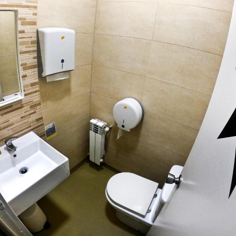 W14 Hostales - Habitación Doble Estándar con baño compartido - 8