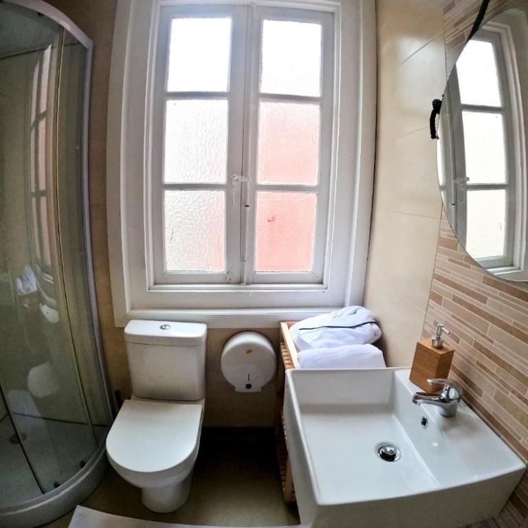 W14 Hostales - Habitación Doble con baño privado - 6