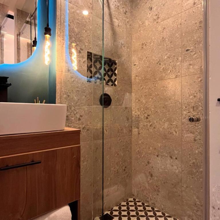 Acogedor miniloft Chapinero - One-Bedroom Loft Apartment with Balcony - 17