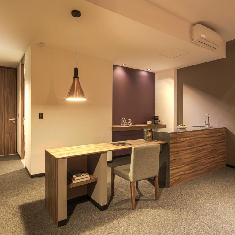 Kharma Suites - Habitación Deluxe con cama extragrande - 9