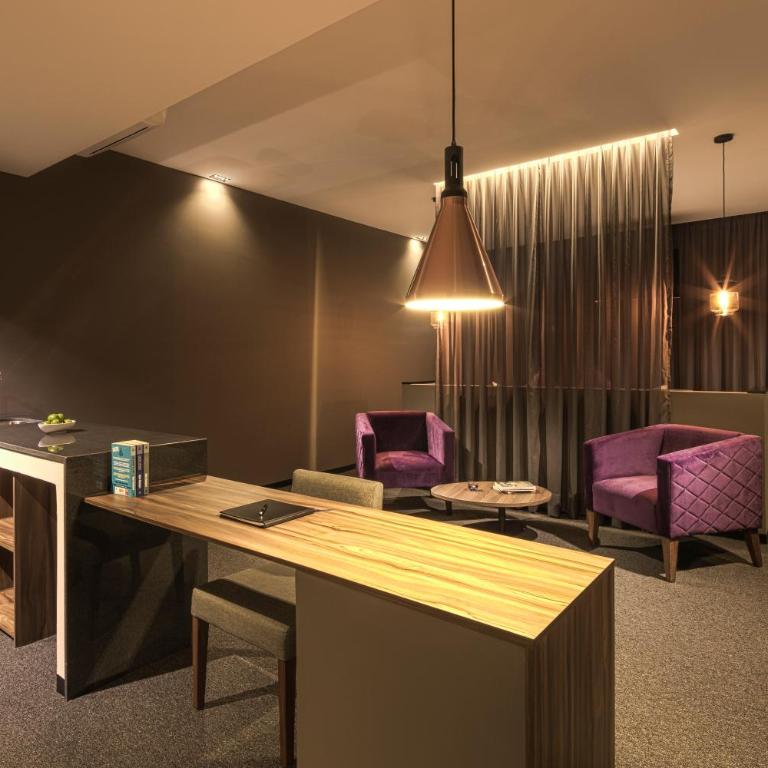 Kharma Suites - Habitación Deluxe con cama extragrande - 4