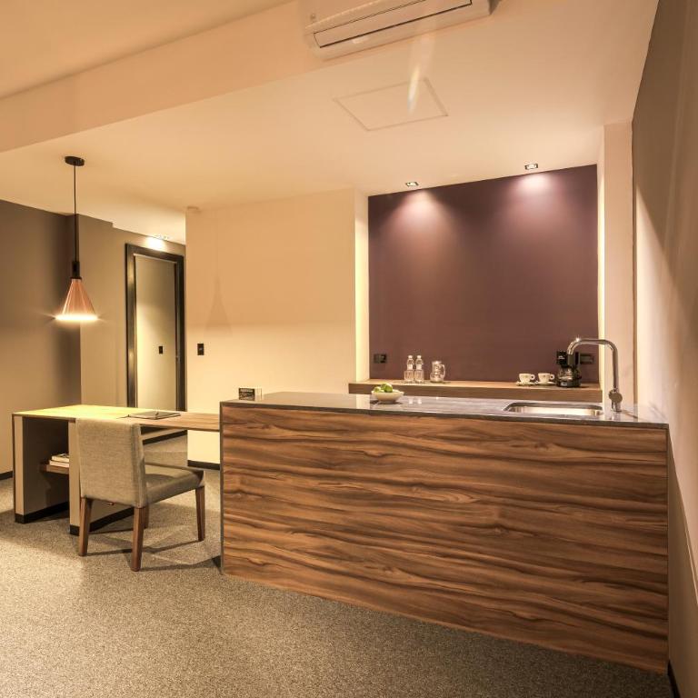 Kharma Suites - Habitación Deluxe con cama extragrande - 7