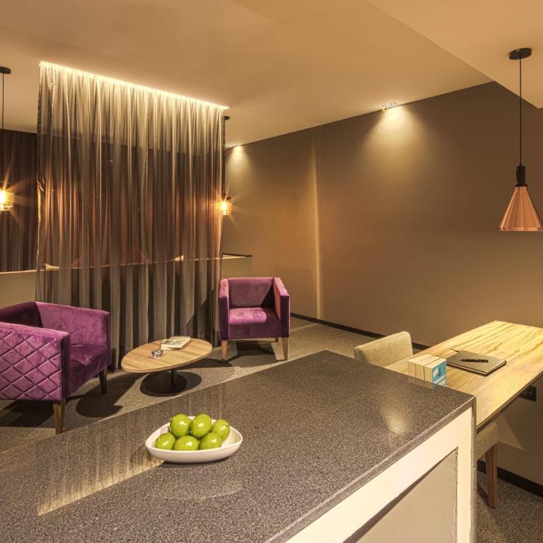 Kharma Suites - Habitación Deluxe con cama extragrande - 11