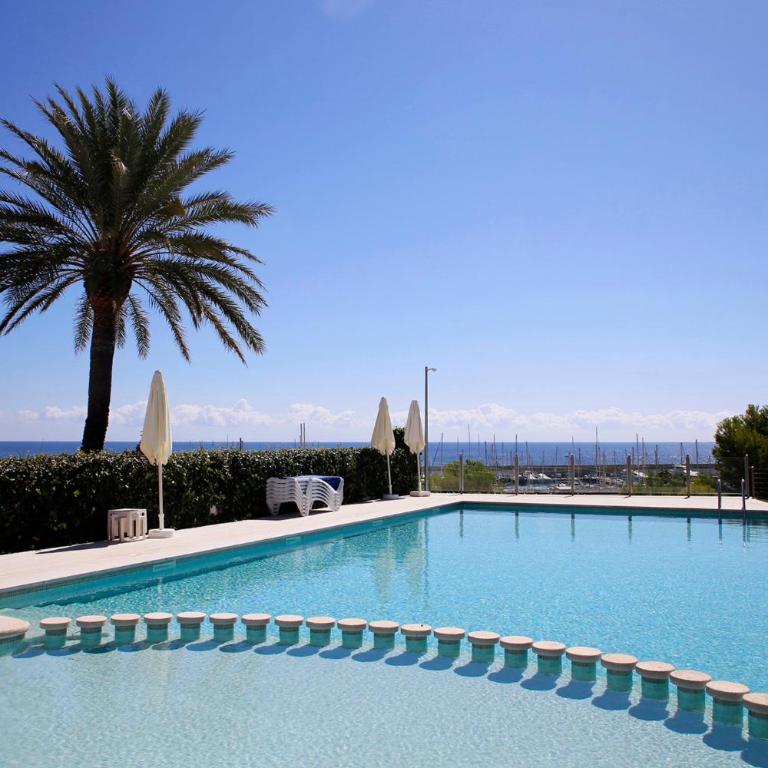 AT014 A pocos metros de la playa, equipamiento completo, piscina comunitaria - Villa con vistas al jardín - 8