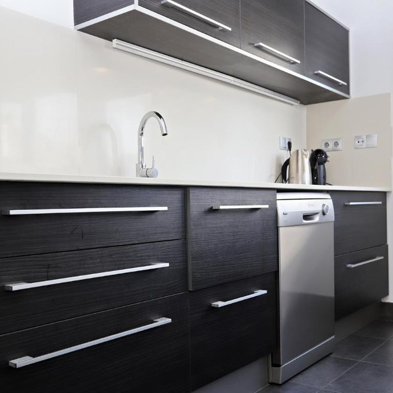 AT014 A pocos metros de la playa, equipamiento completo, piscina comunitaria - Villa con vistas al jardín - 13