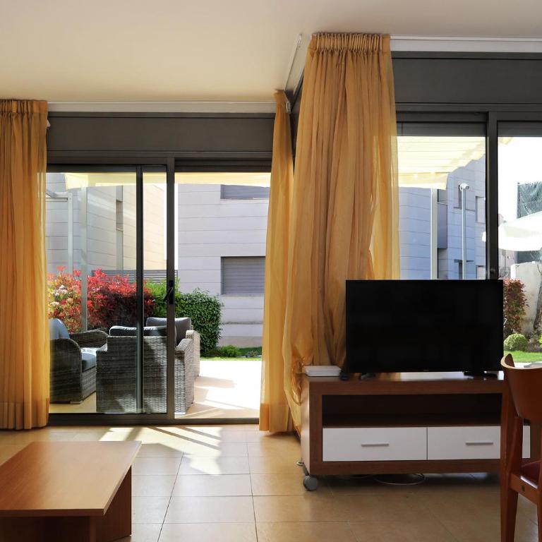 AT014 A pocos metros de la playa, equipamiento completo, piscina comunitaria - Villa con vistas al jardín - 11