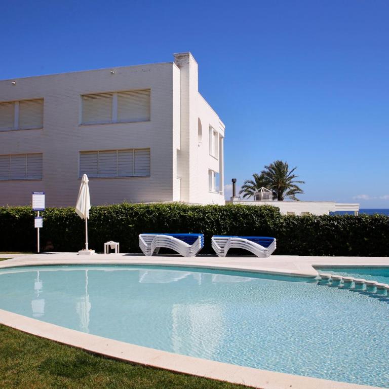 AT014 A pocos metros de la playa, equipamiento completo, piscina comunitaria - Villa con vistas al jardín - 29