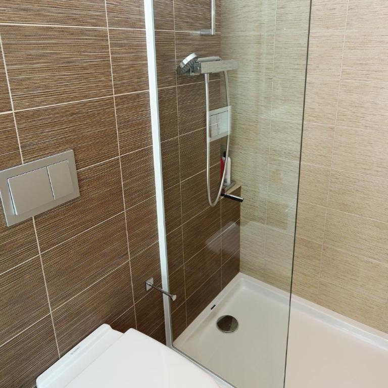 AT014 A pocos metros de la playa, equipamiento completo, piscina comunitaria - Villa con vistas al jardín - 26