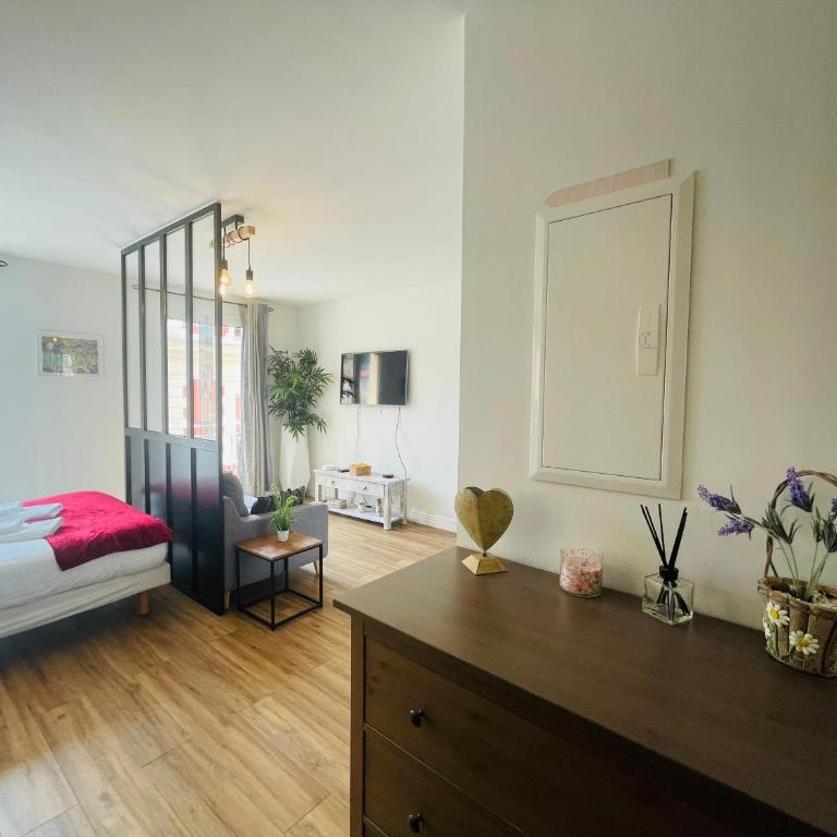 Le Verlaine, studio en centre ville à deux minutes des plages - Studio - 10