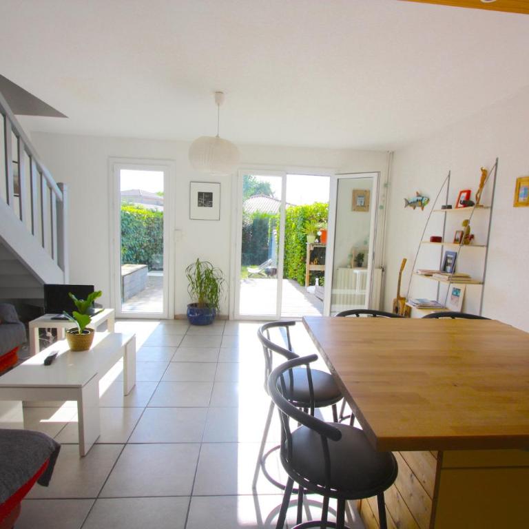 Maison 2 chambres avec jardin et piscine - Two-Bedroom House - 1