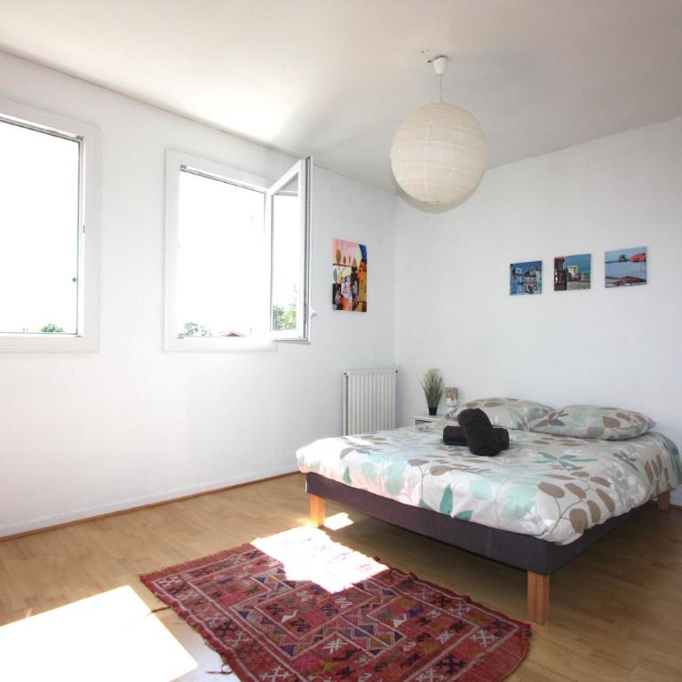Maison 2 chambres avec jardin et piscine - Two-Bedroom House - 2