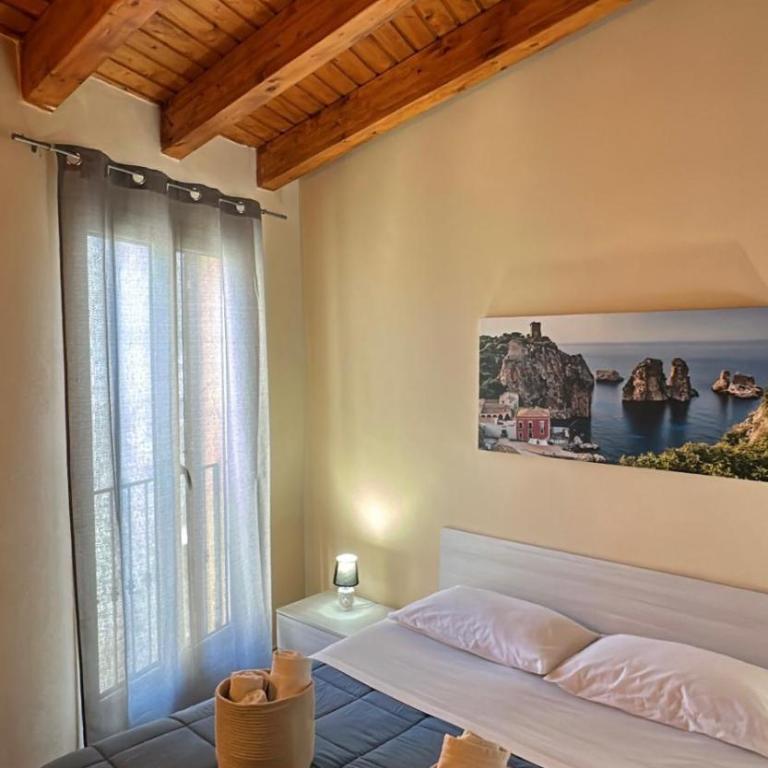 Domus Mea Apartments - One-Bedroom Loft Apartment with Balcony - 5