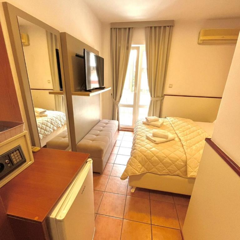 Apartments Sofija - Double Room with Terrace - 3