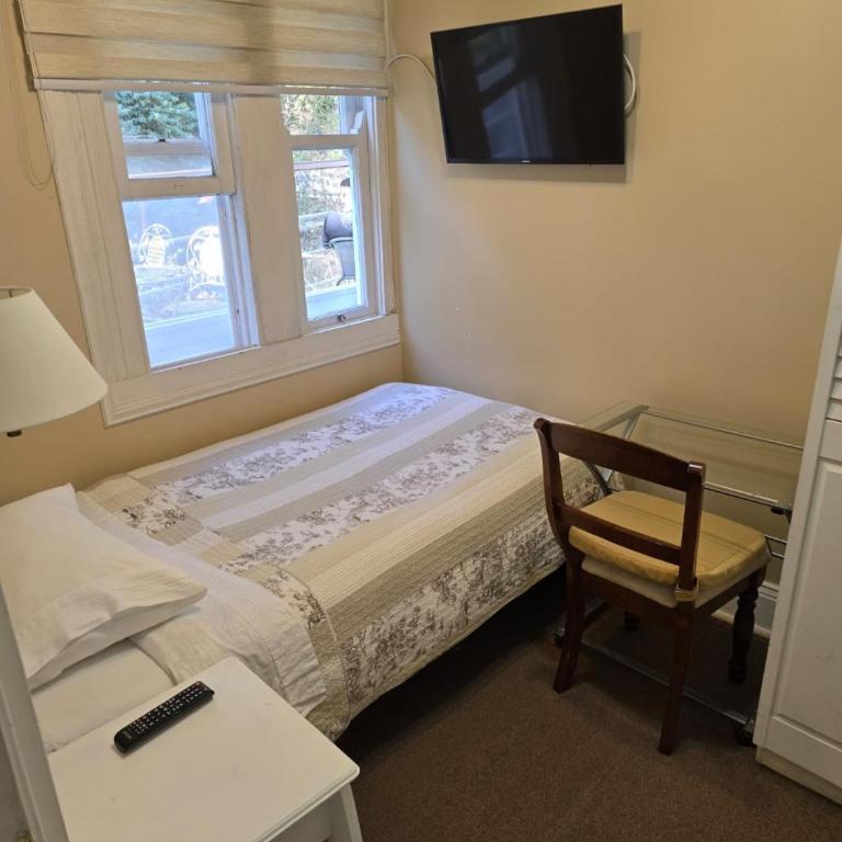 Belle Epoque Hostal - Single Room with Private Bathroom - 1