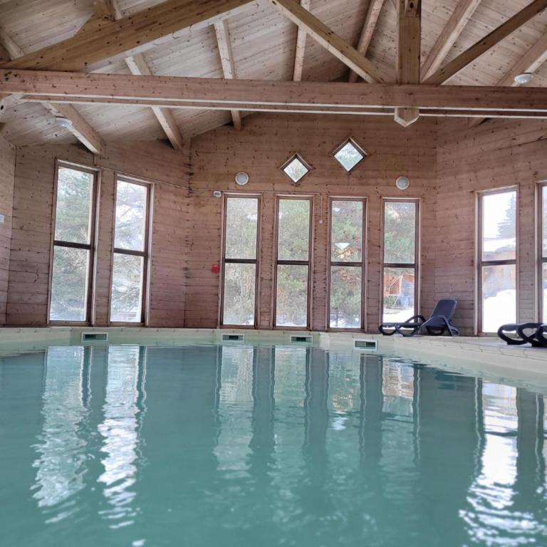 Chalet By Sophie Superdevoluy avec piscine - Haus mit 2 Schlafzimmern - 32