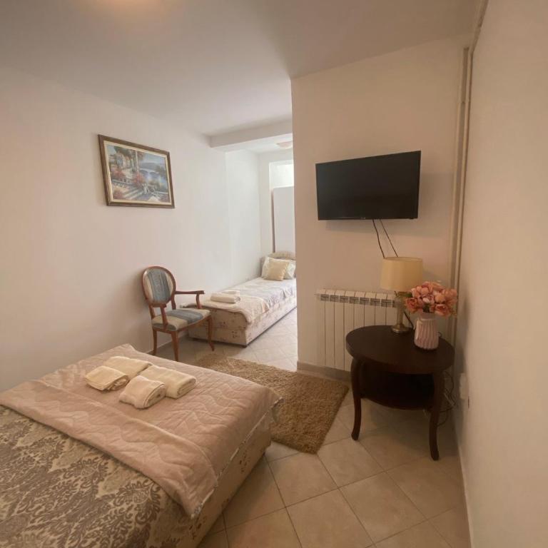 Miomir Perazic Apartments - Deluxe Family Suite - 18