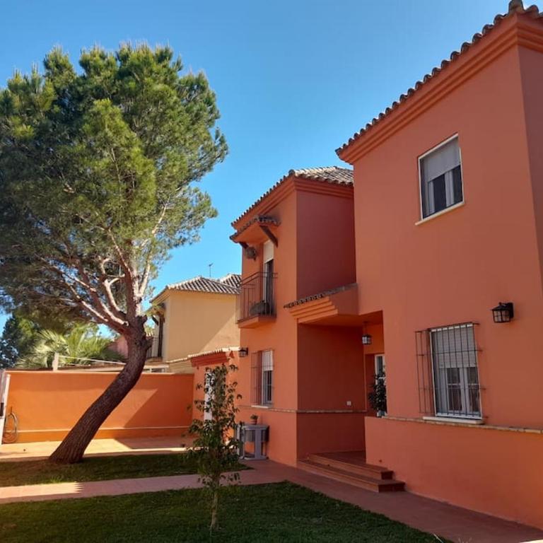 Chalet con piscina y vistas a campo de golf - Three-Bedroom House - 5