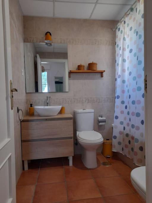 Chalet con piscina y vistas a campo de golf - Three-Bedroom House - 12