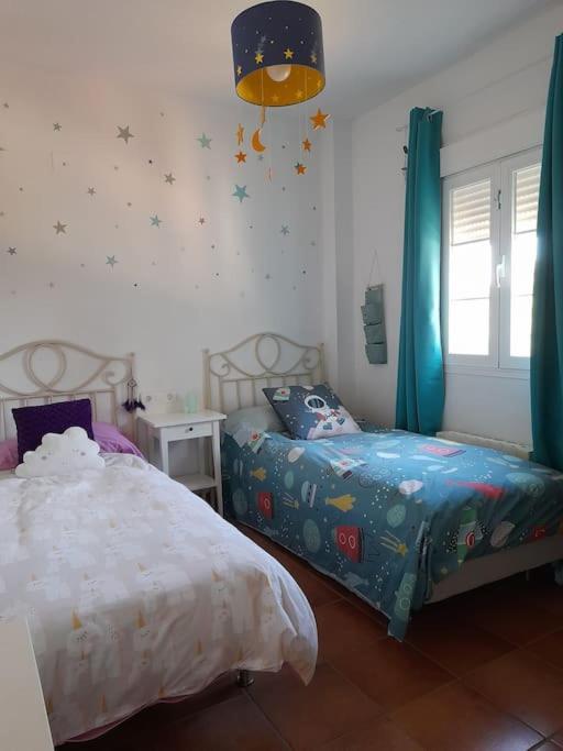 Chalet con piscina y vistas a campo de golf - Three-Bedroom House - 11