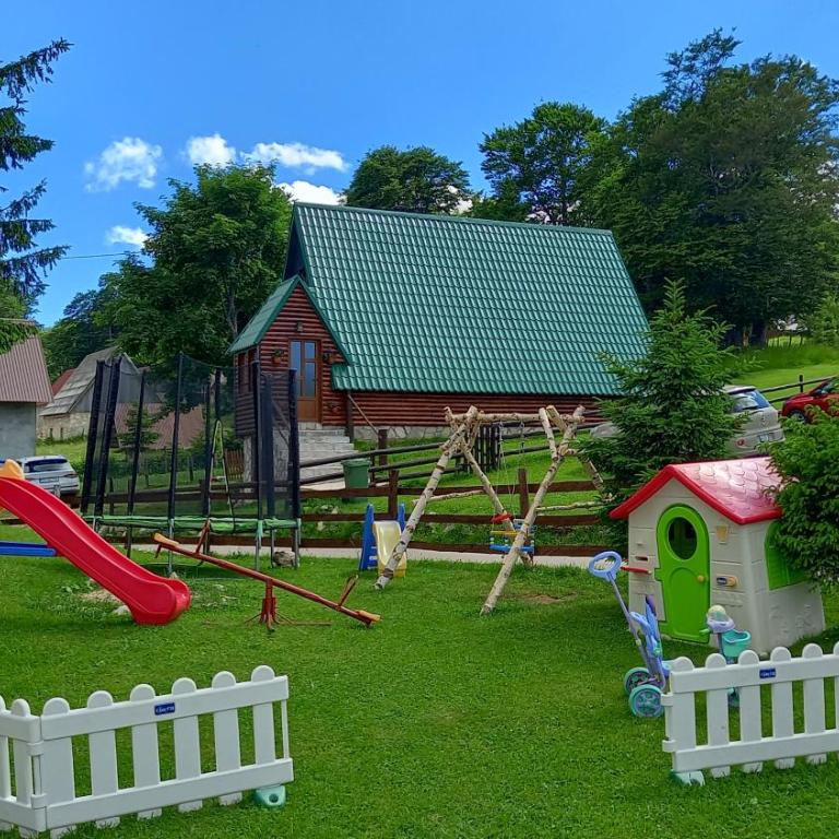 Family Farm Apartments - One-Bedroom Apartment with Patio - 13