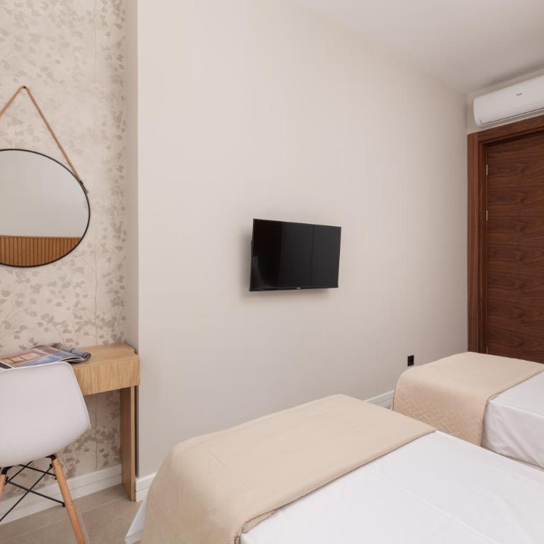 NM Palace Apartment - Two-Bedroom Apartment with Balcony and Sea View - 15