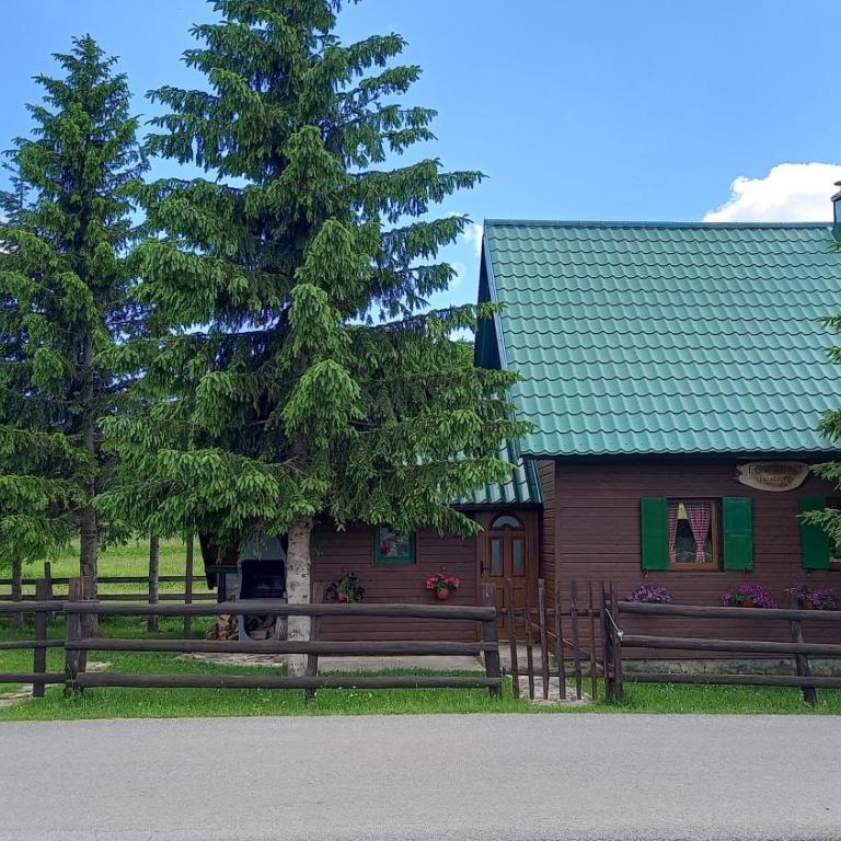 Family Farm Apartments - Three-Bedroom Chalet - 1
